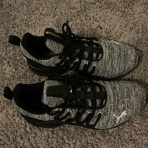 Pumas Size 7.5 Black Gray And White